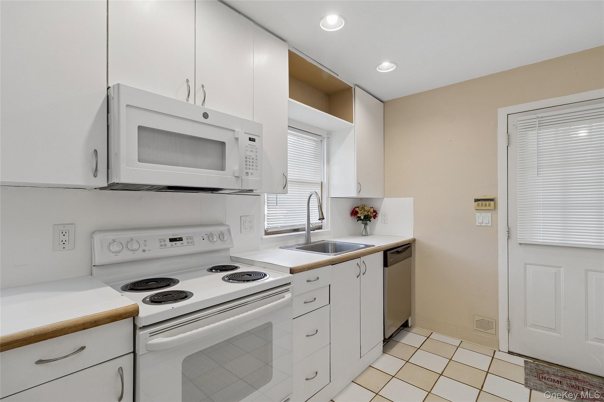 21 Parsnip Pond Road Lake Grove, NY 11755 - Photo 8 of 43