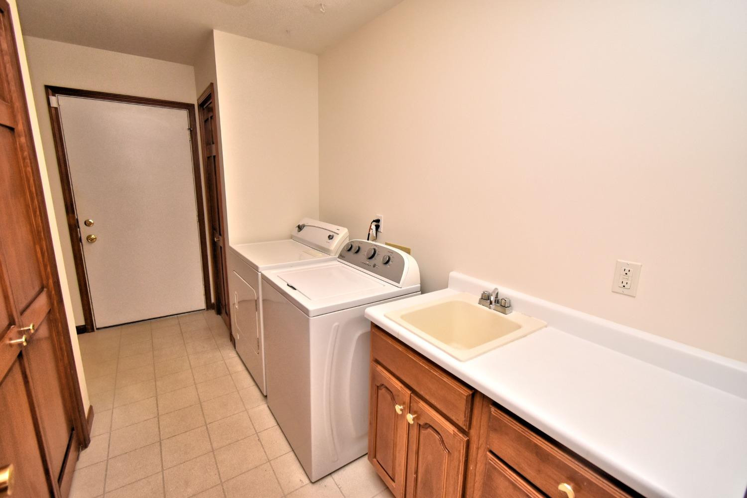 8408 Castle Drive Munster, IN 46321 - Photo 22 of 28 a utility room with dryer and washer