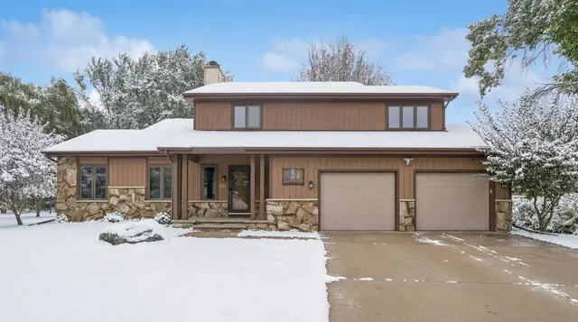 $425,000 | 865 Portside Court, Oshkosh, WI 54901