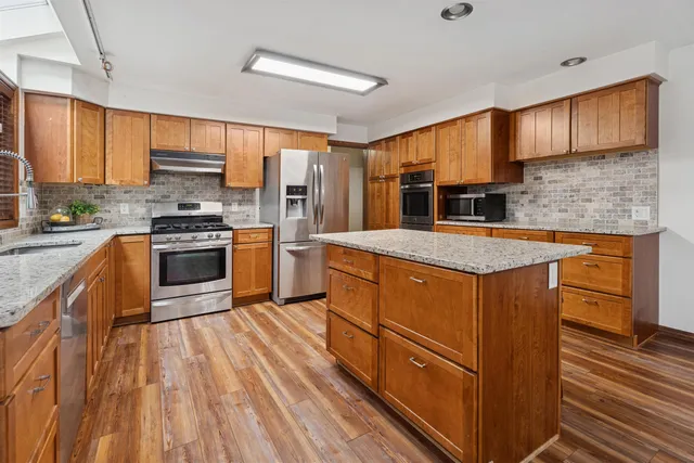 $412,900 | 865 Portside Court, Oshkosh, WI 54901