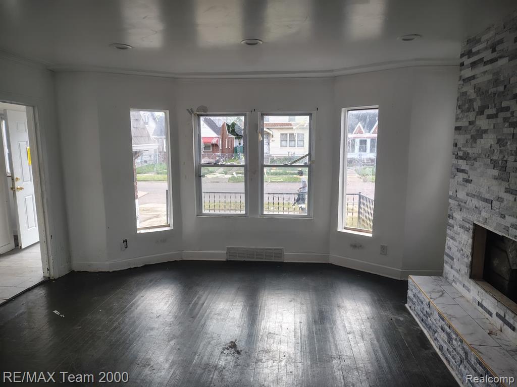 8860 Appoline Street Detroit, MI 48228 - Photo 7 of 45