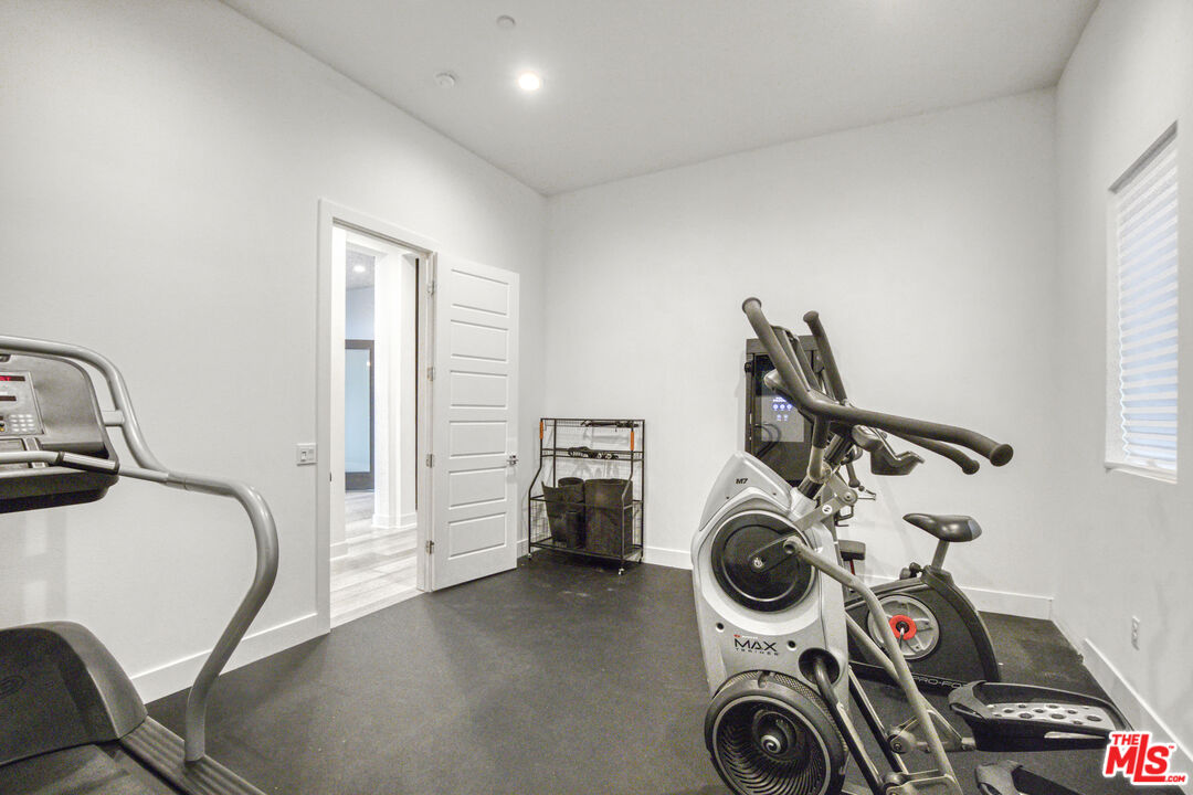 20248 Willoughby Lane Porter Ranch, CA 91326 - Photo 23 of 69