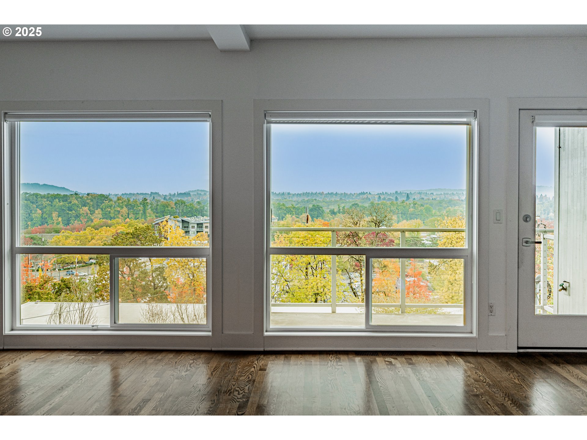 5425 Southwest View Point Terrace Portland, OR 97239 - Photo 15 of 48