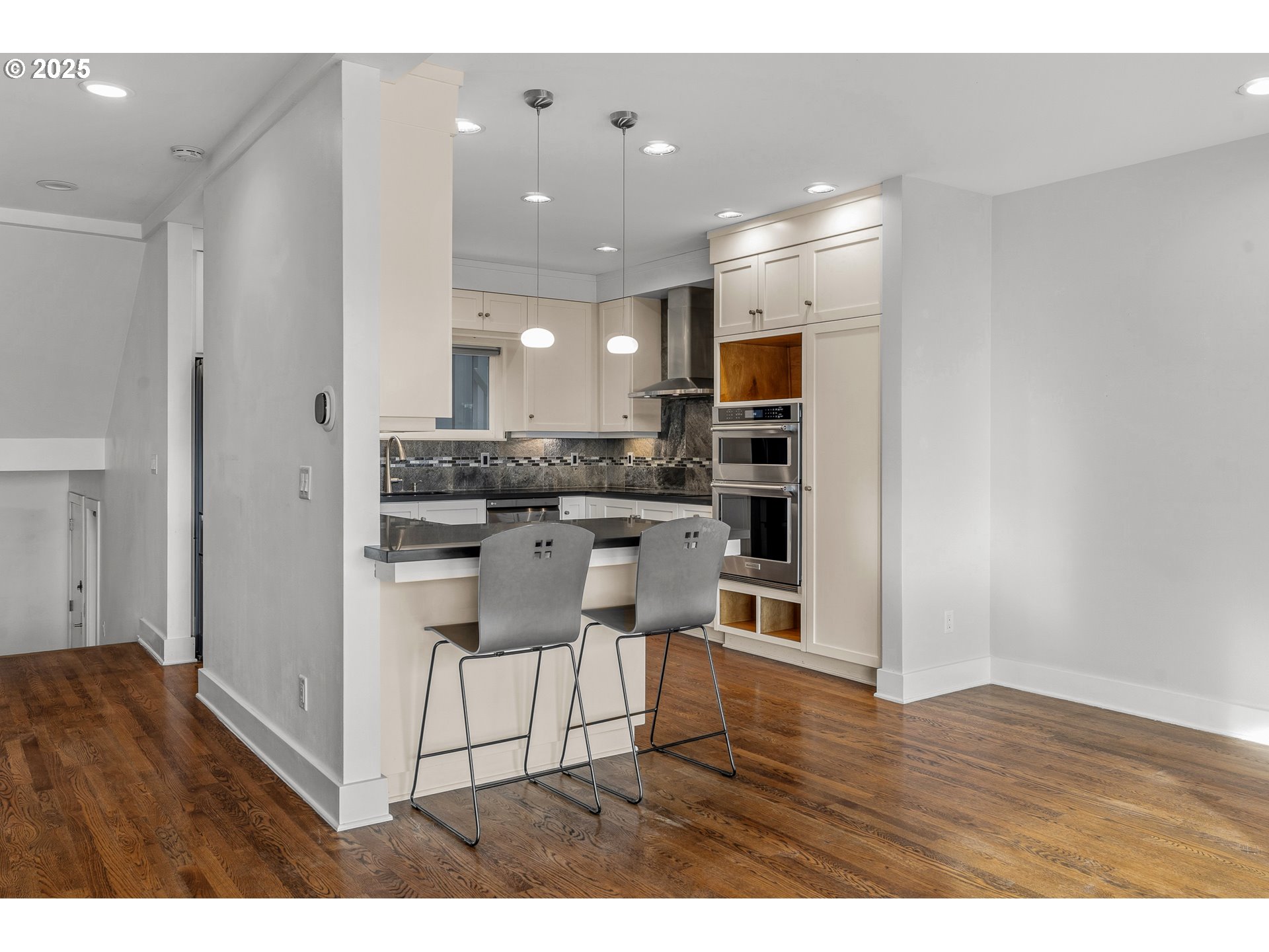 5425 Southwest View Point Terrace Portland, OR 97239 - Photo 16 of 48