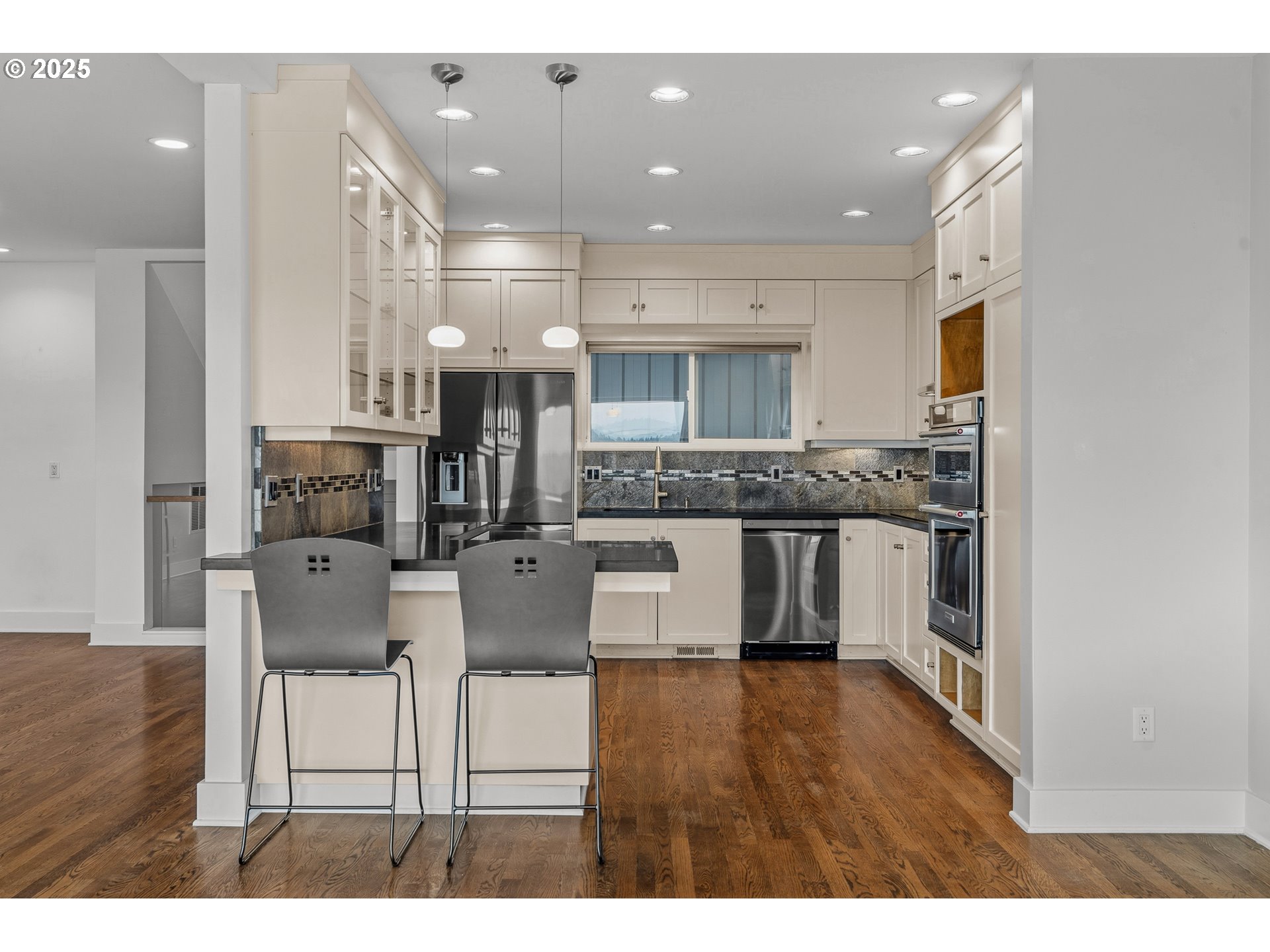 5425 Southwest View Point Terrace Portland, OR 97239 - Photo 17 of 48