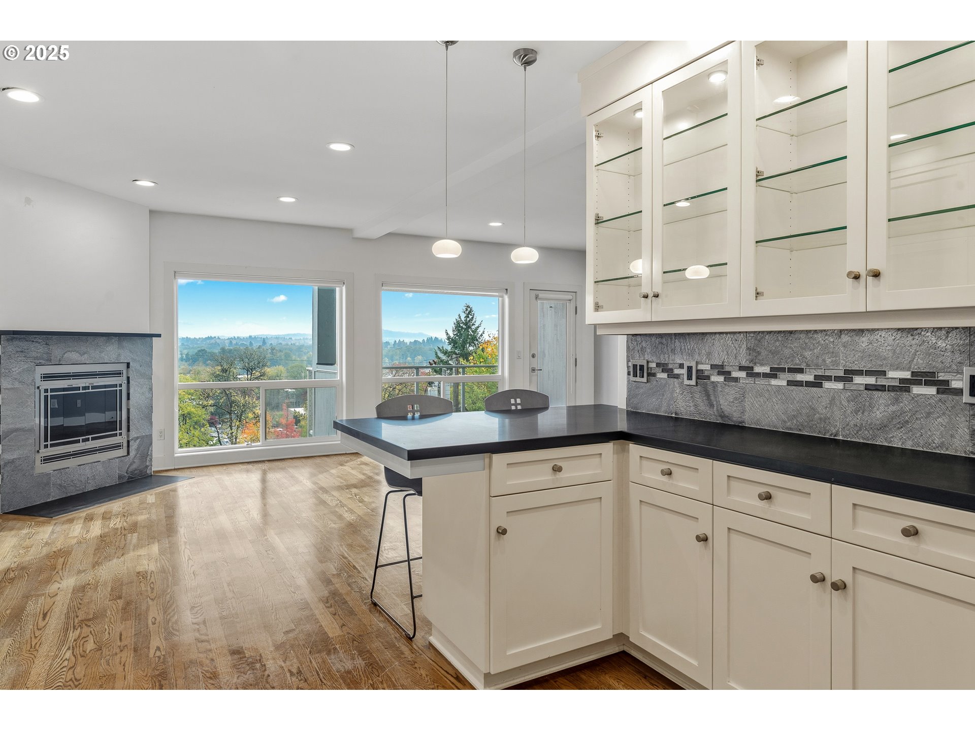 5425 Southwest View Point Terrace Portland, OR 97239 - Photo 22 of 48