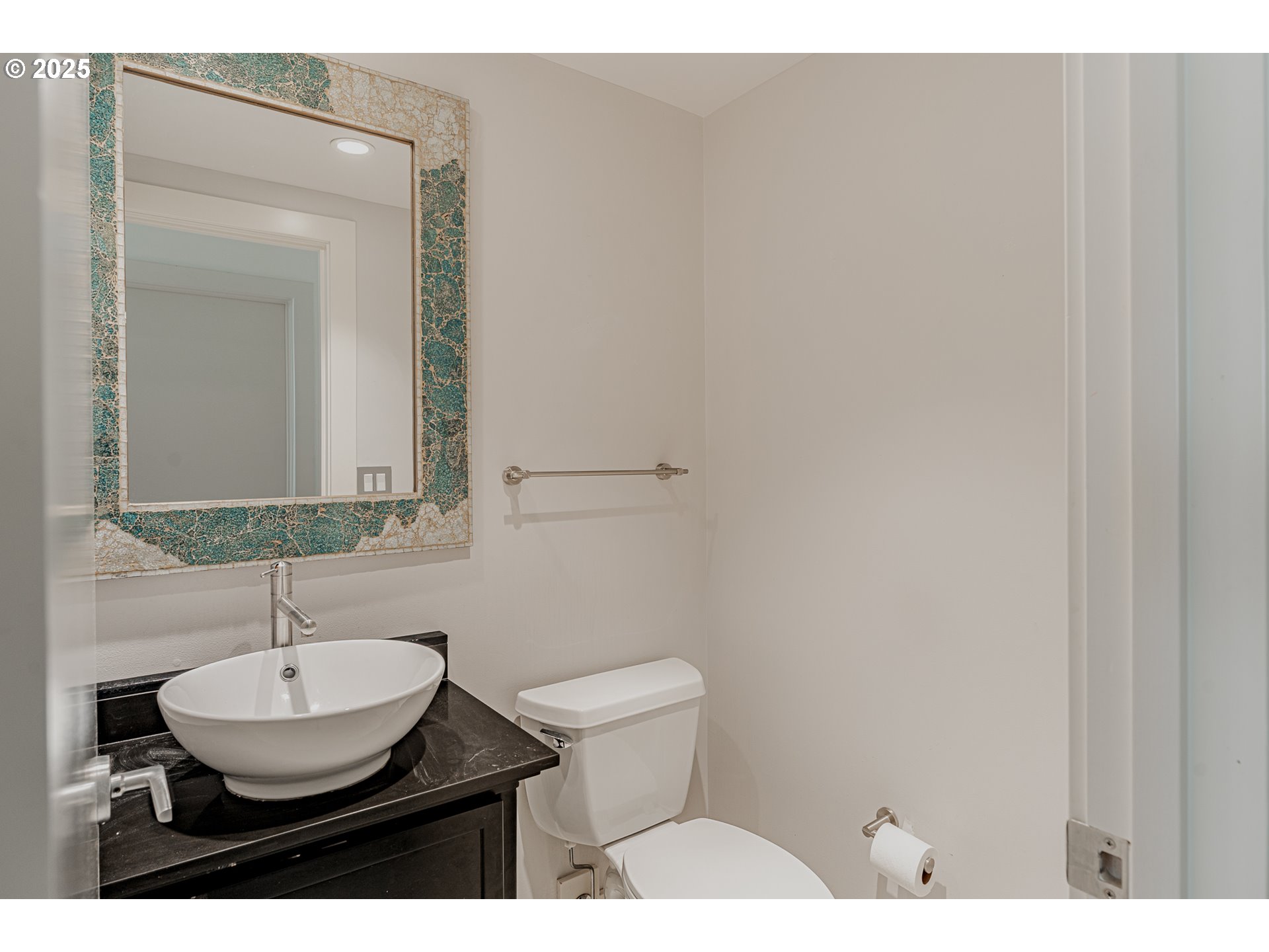 5425 Southwest View Point Terrace Portland, OR 97239 - Photo 25 of 48