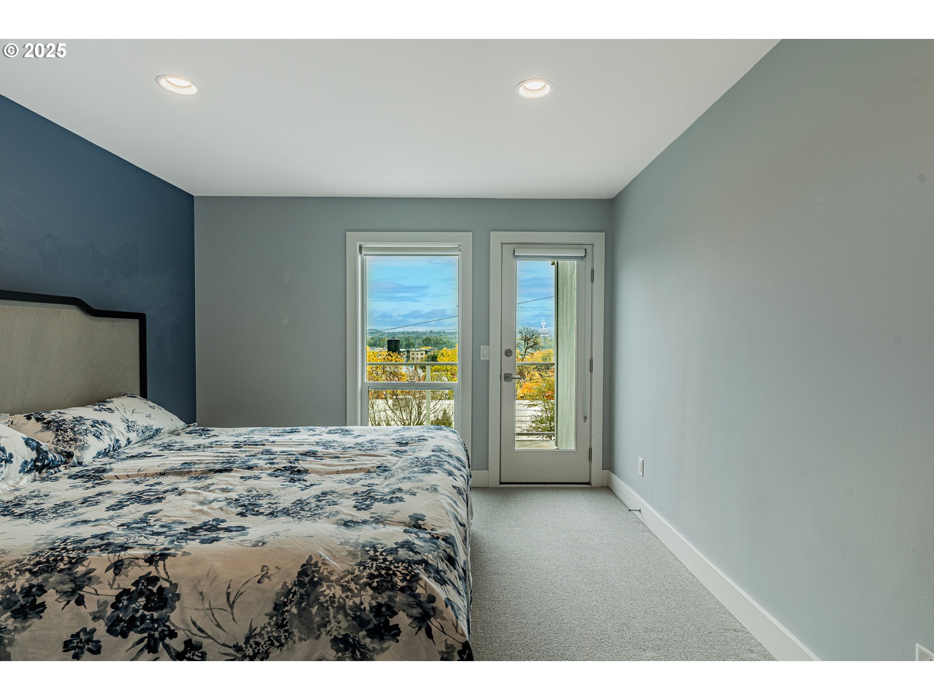 5425 Southwest View Point Terrace Portland, OR 97239 - Photo 33 of 48