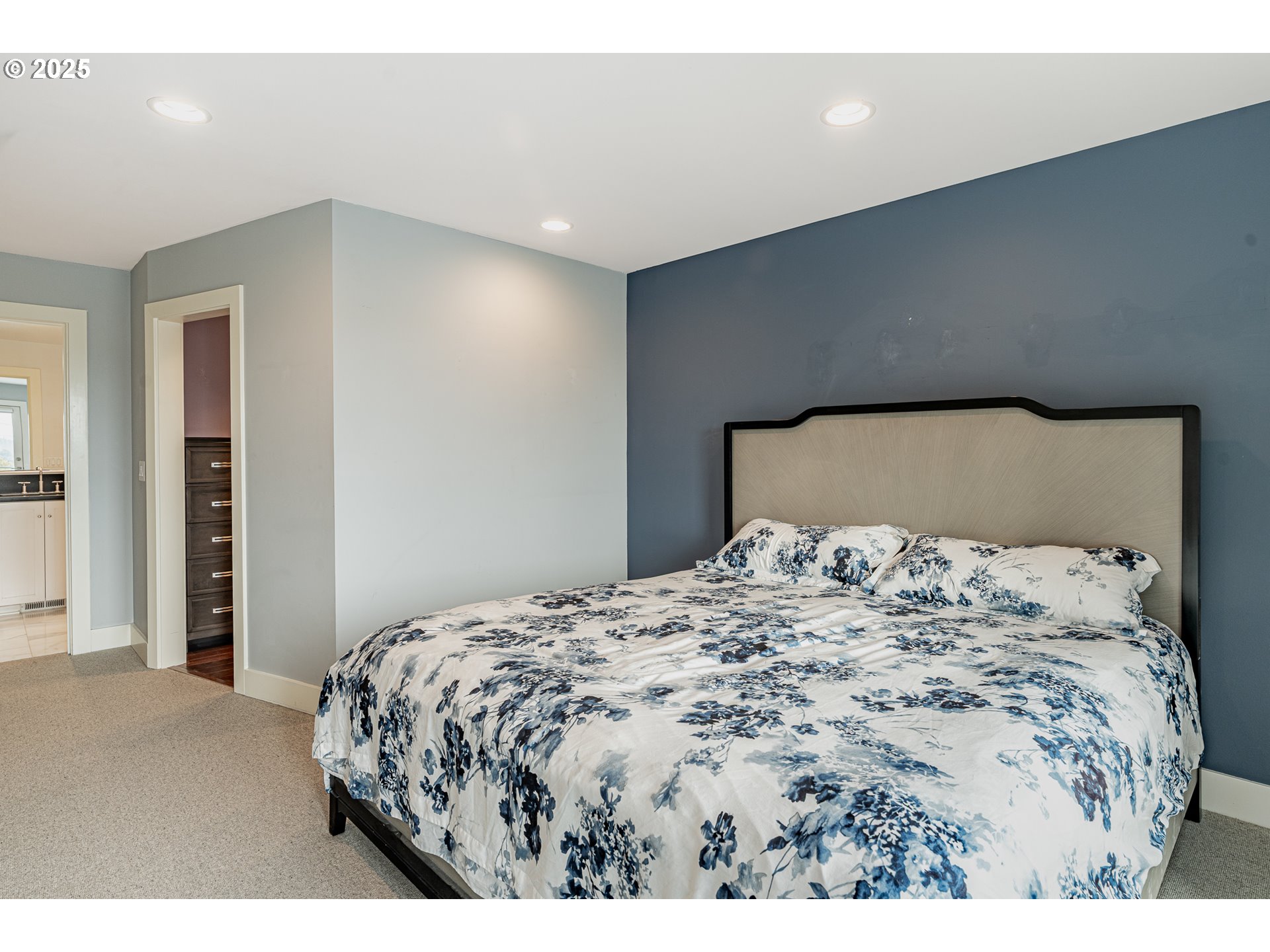 5425 Southwest View Point Terrace Portland, OR 97239 - Photo 34 of 48