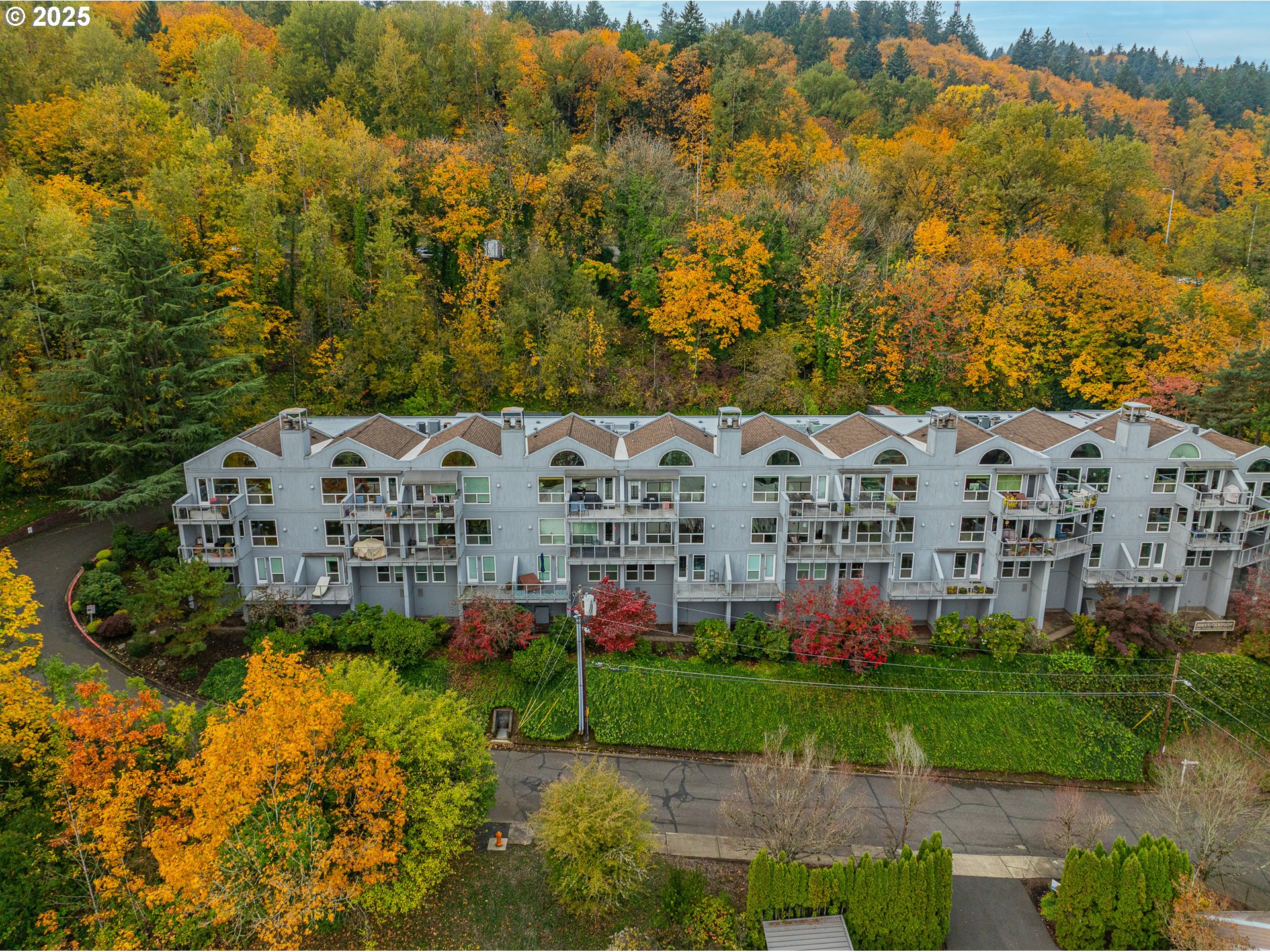 5425 Southwest View Point Terrace Portland, OR 97239 - Photo 42 of 48