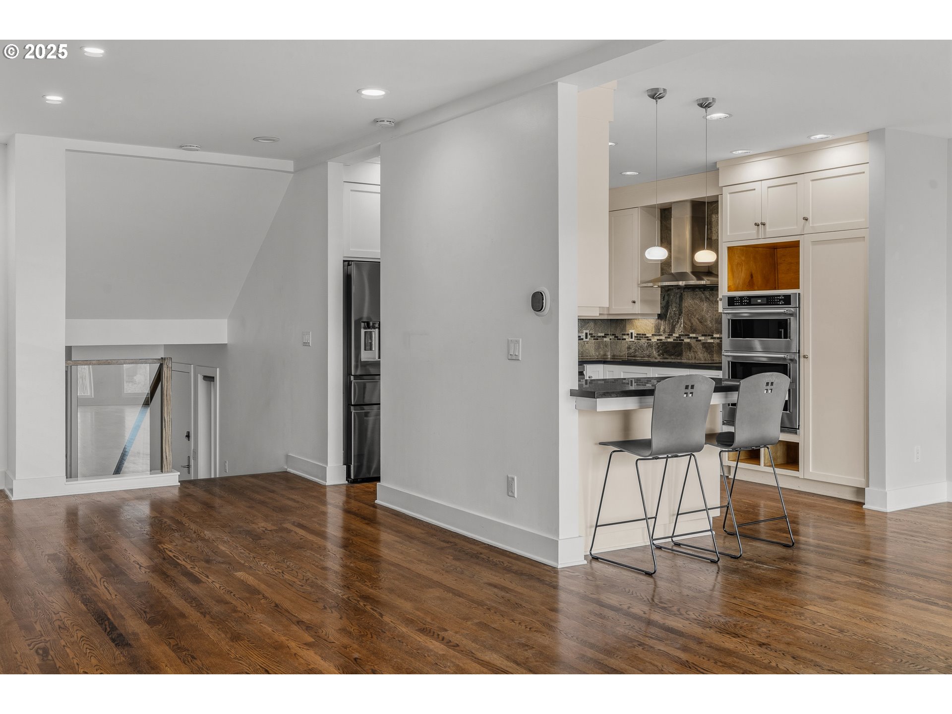 5425 Southwest View Point Terrace Portland, OR 97239 - Photo 7 of 48