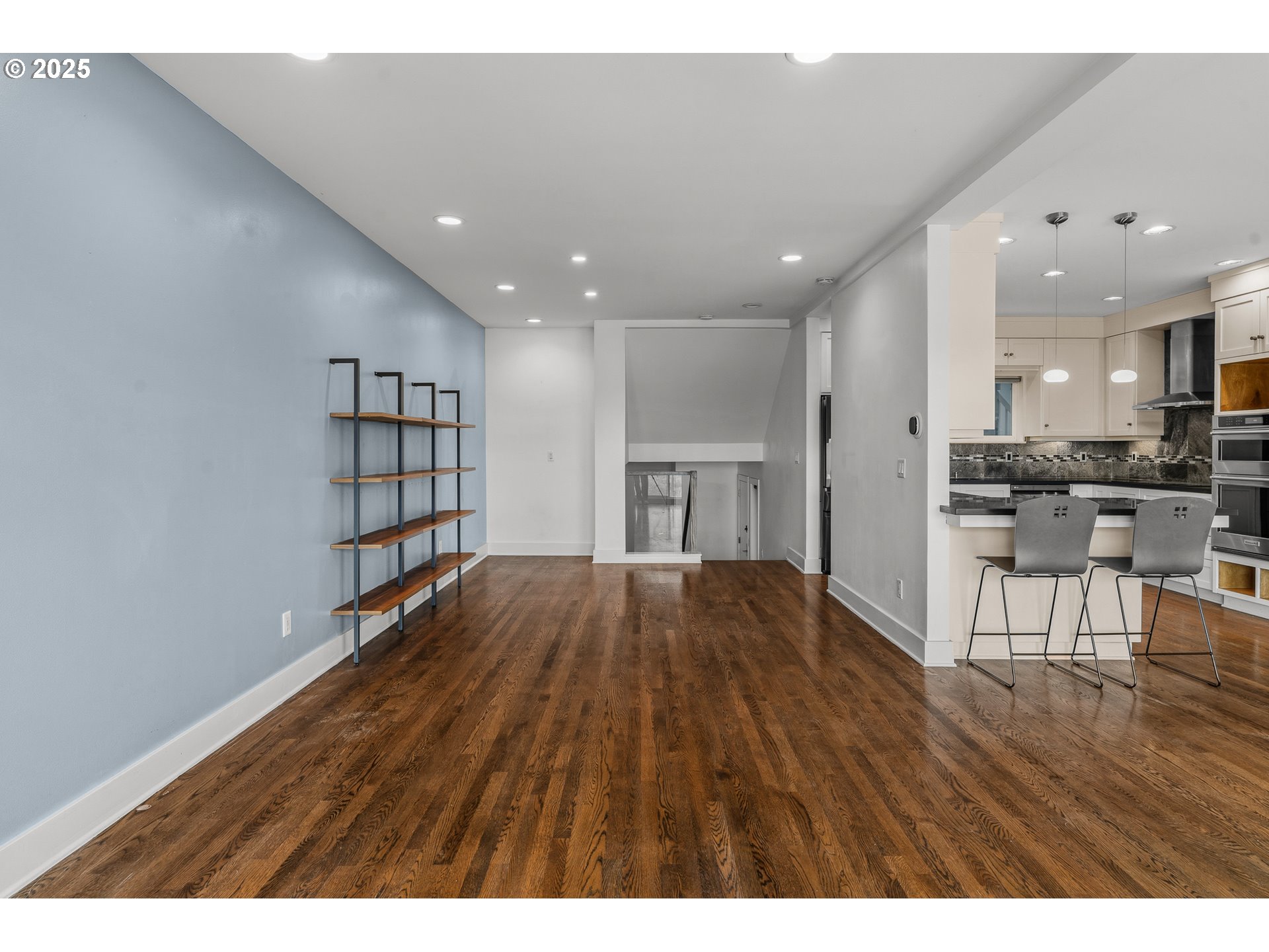 5425 Southwest View Point Terrace Portland, OR 97239 - Photo 8 of 48