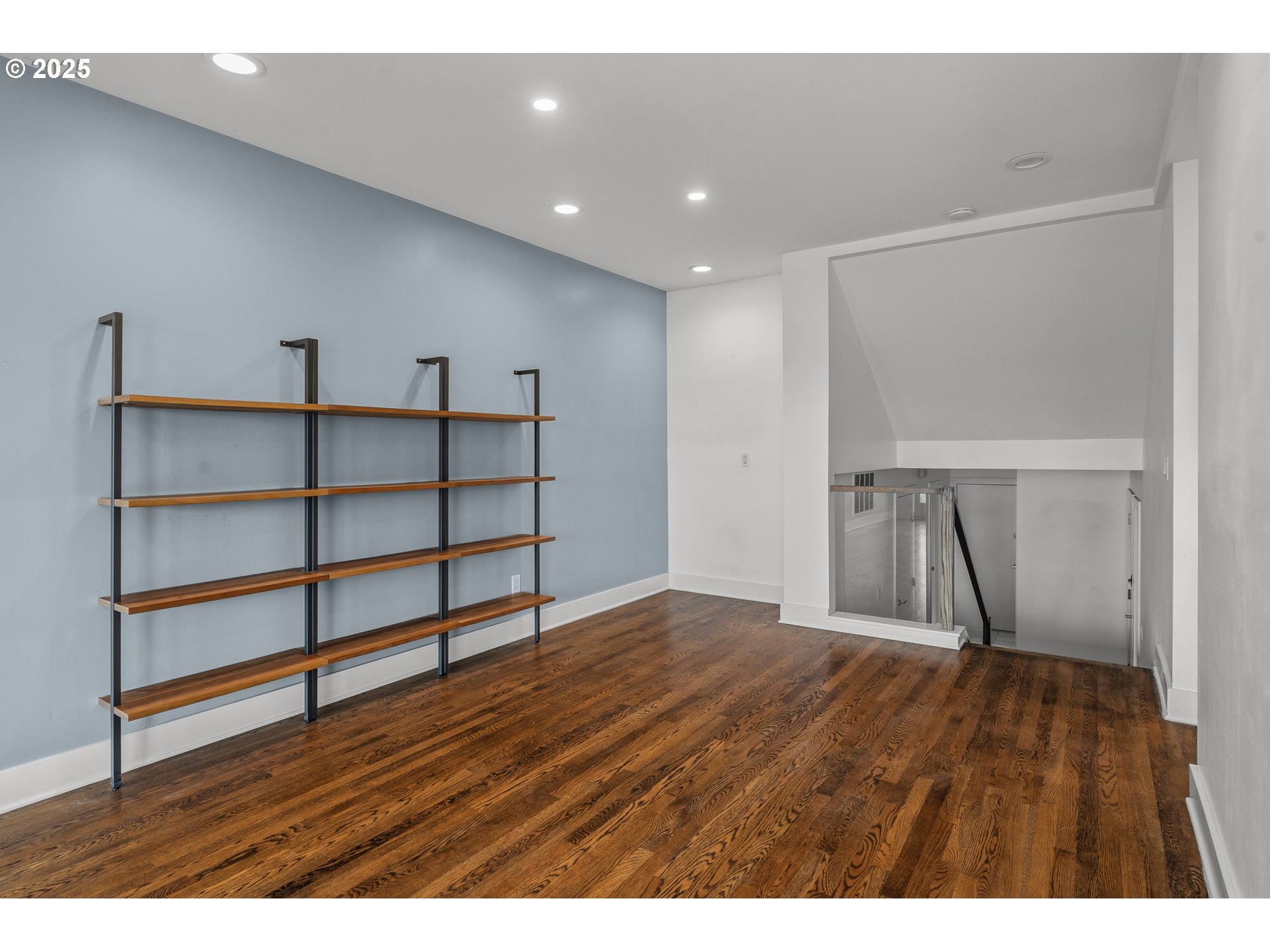 5425 Southwest View Point Terrace Portland, OR 97239 - Photo 9 of 48