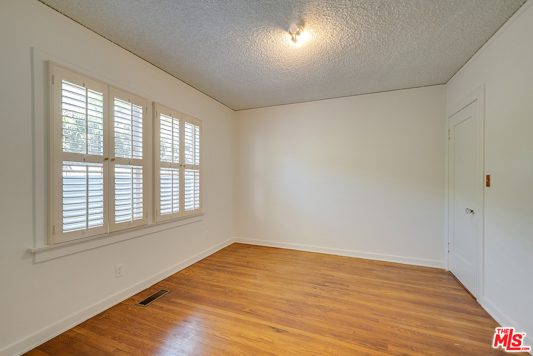 807 East Harvard Road Burbank, CA 91501 - Photo 16 of 44 Gallery Image 16