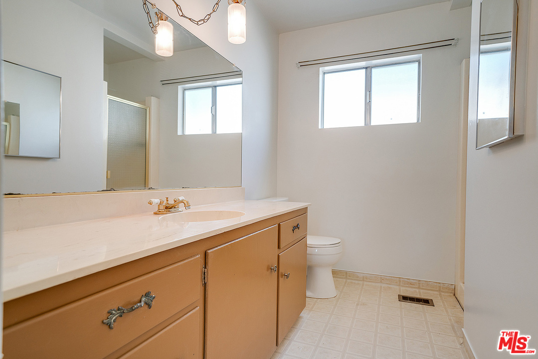 807 East Harvard Road Burbank, CA 91501 - Photo 22 of 44 Gallery Image 22