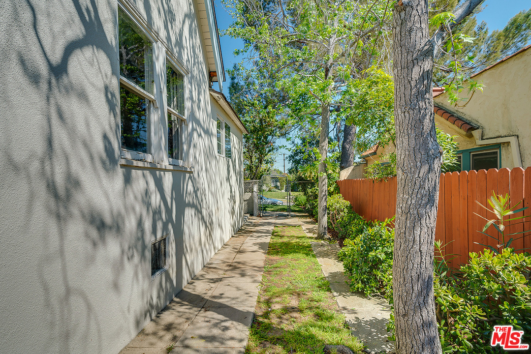 807 East Harvard Road Burbank, CA 91501 - Photo 29 of 44 Gallery Image 29
