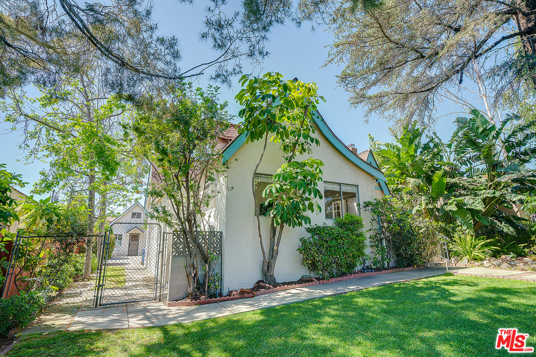 807 East Harvard Road Burbank, CA 91501 - Photo 5 of 44 Gallery Image 5