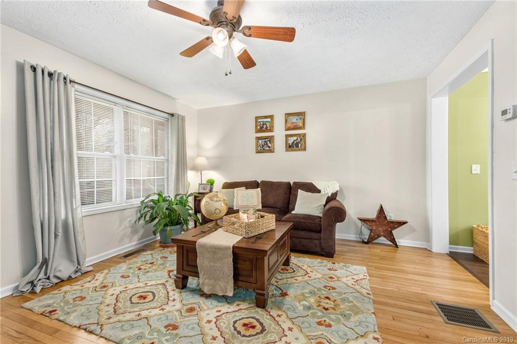 202 Pembrook Road Swannanoa, NC 28778 - Photo 3 of 24 Gallery Image 3