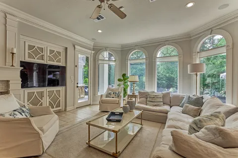 $1,595,000 | 319 South Silvershire Circle, The Woodlands, TX 77381