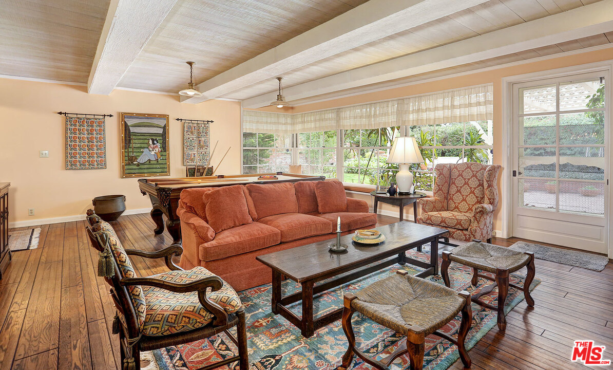 10450 Charing Cross Road Los Angeles, CA 90024 - Photo 13 of 33