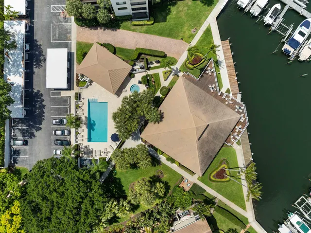 $785,000 | 463 Coral Cove Drive, Juno Beach, FL 33408