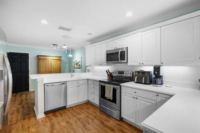 $785,000 | 463 Coral Cove Drive, Juno Beach, FL 33408