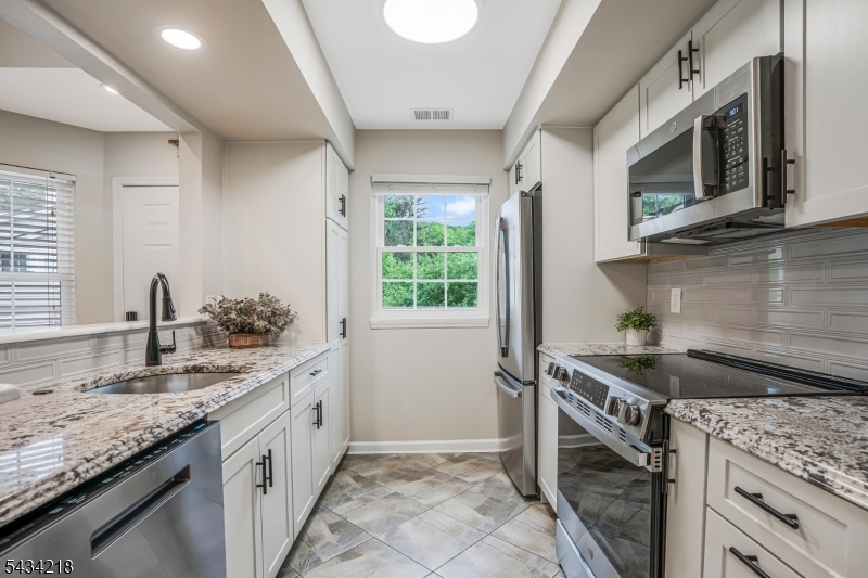 38 Fieldstone Road Bedminster, NJ 07921 - Photo 8 of 30