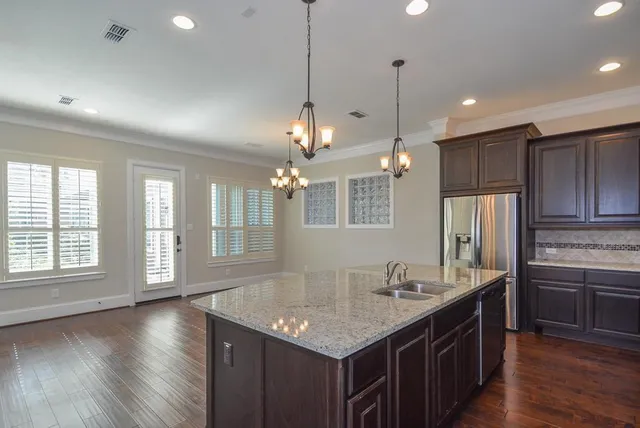 $2,900 | 1110 Oakwood Pass Court, Houston, TX 77043