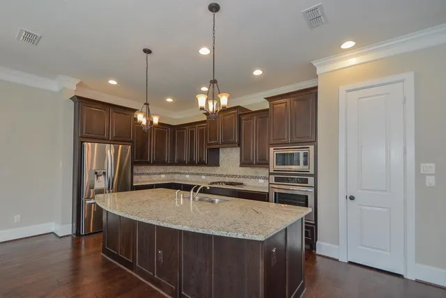 $2,900 | 1110 Oakwood Pass Court, Houston, TX 77043