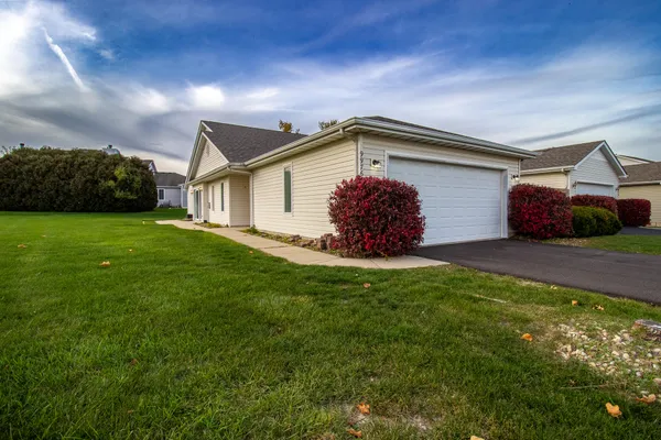 $299,000 | 9976 Pheasant Lane, St. John, IN 46373