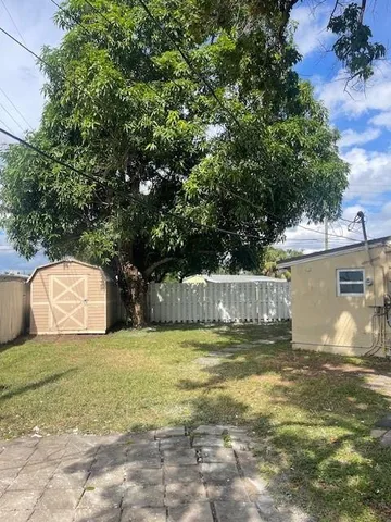 a house view with a outdoor space