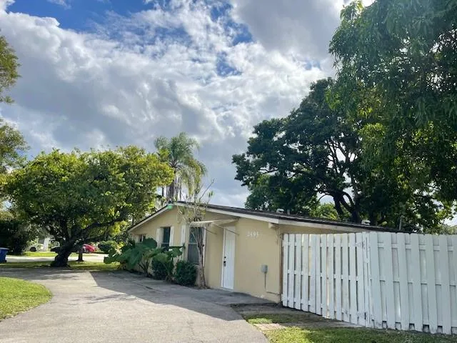 a view of front of house with a yard
