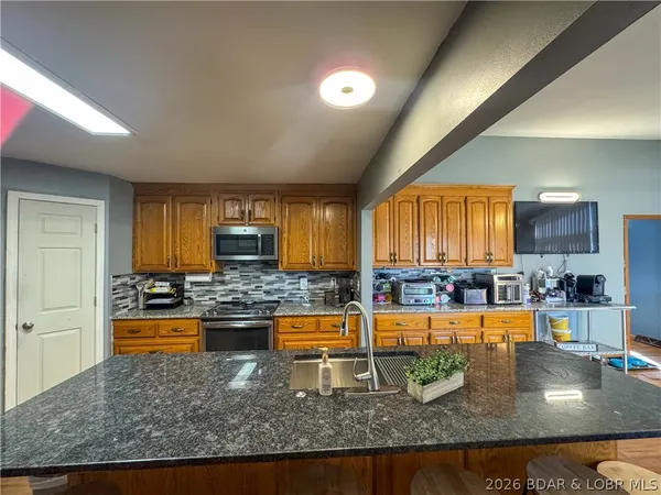 $314,000 | 617 Breckenridge Drive, Tipton, MO 65081