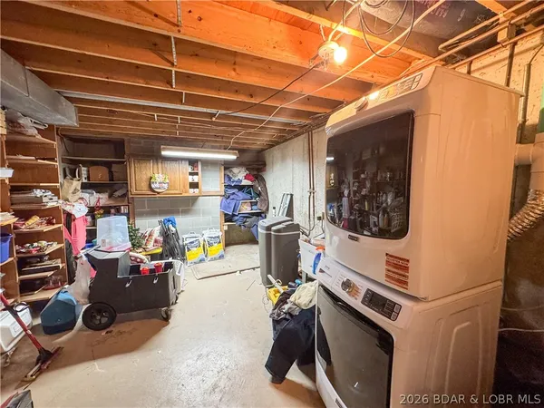 $314,000 | 617 Breckenridge Drive, Tipton, MO 65081