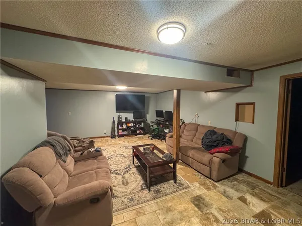 $314,000 | 617 Breckenridge Drive, Tipton, MO 65081