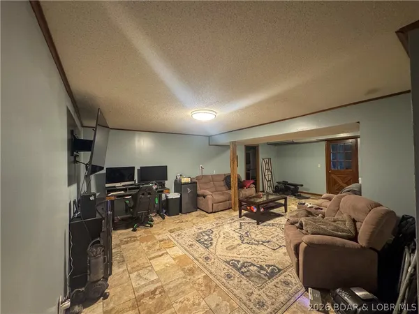 $314,000 | 617 Breckenridge Drive, Tipton, MO 65081