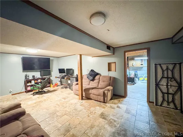 $314,000 | 617 Breckenridge Drive, Tipton, MO 65081