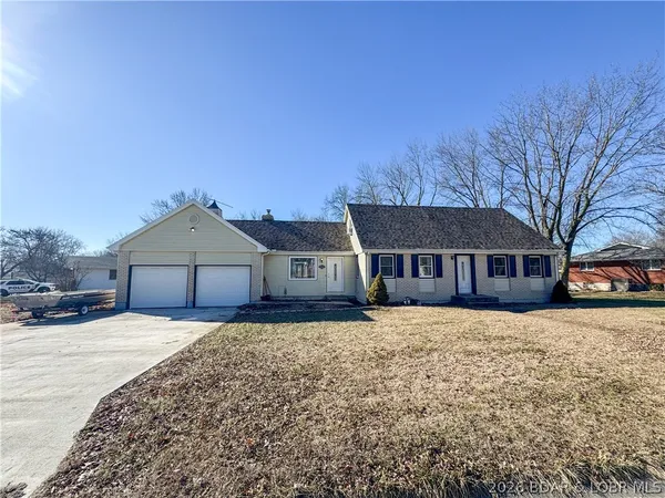 $314,000 | 617 Breckenridge Drive, Tipton, MO 65081
