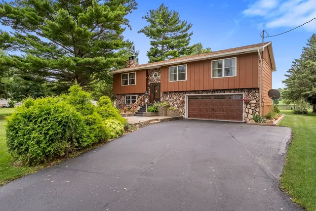 $360,000 | 25622 1st Avenue North, Hillsdale, IL 61257