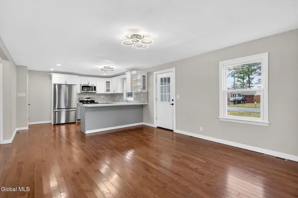$299,000 | 5 Nielson Road, Guilderland, NY 12009