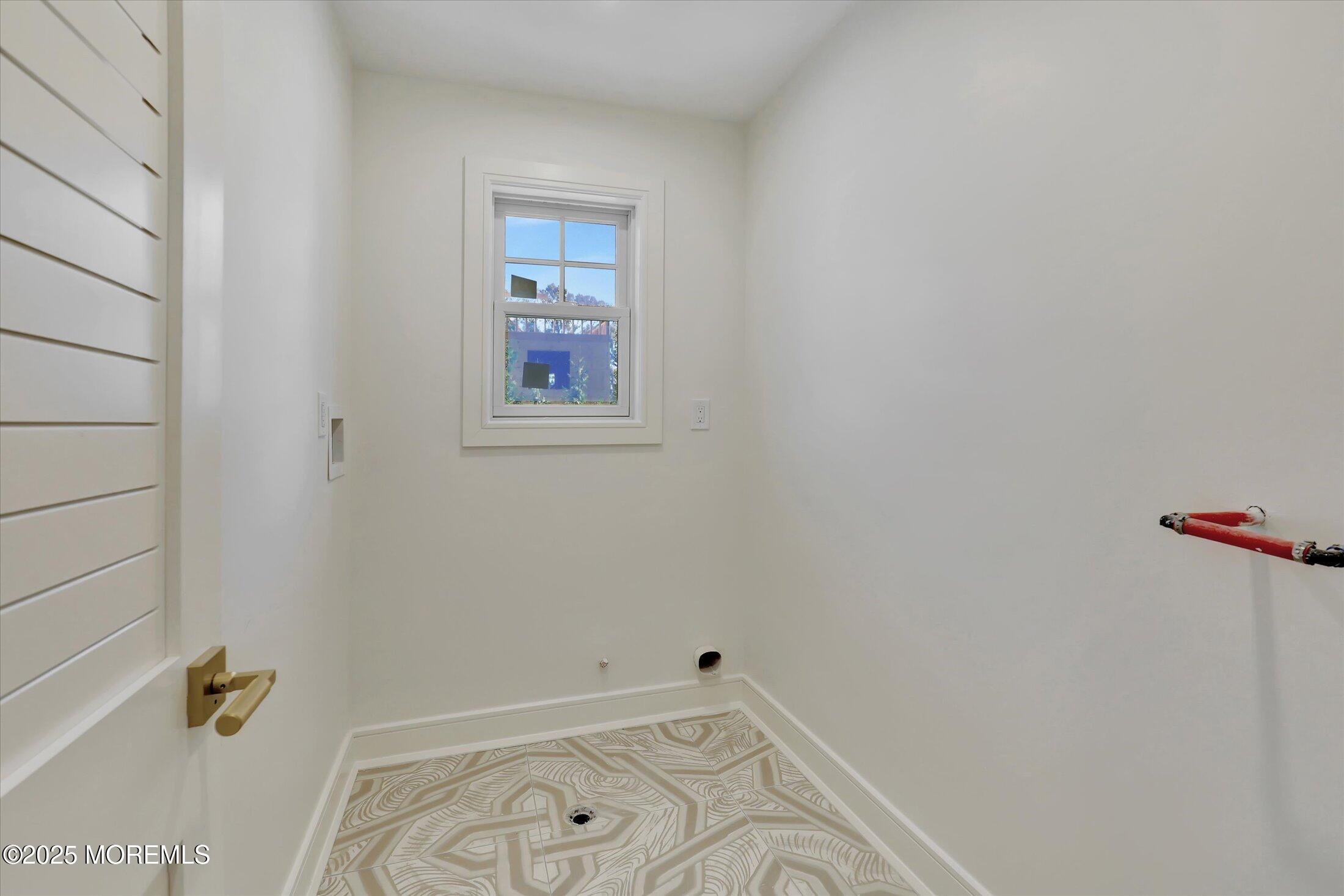 243 Woodcrest Road Oakhurst, NJ 07755 - Photo 32 of 39 24-Laundry