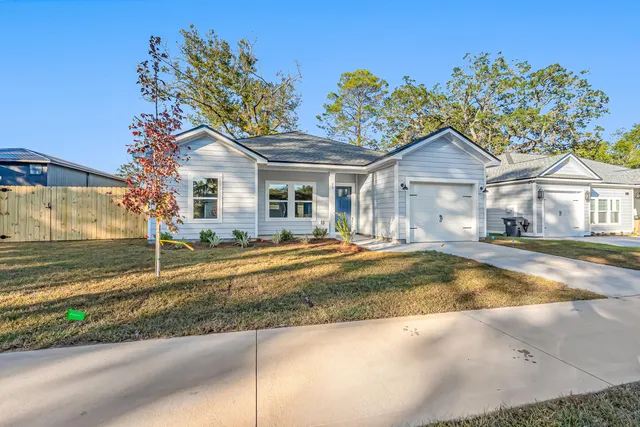 a view of a house with entertaining space
