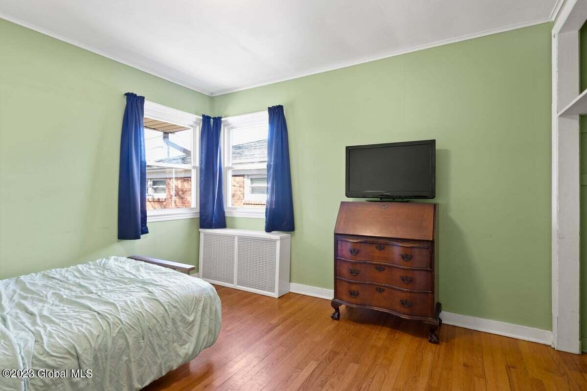 406 Hackett Boulevard Albany, NY 12208 - Photo 11 of 17 406 v's room1