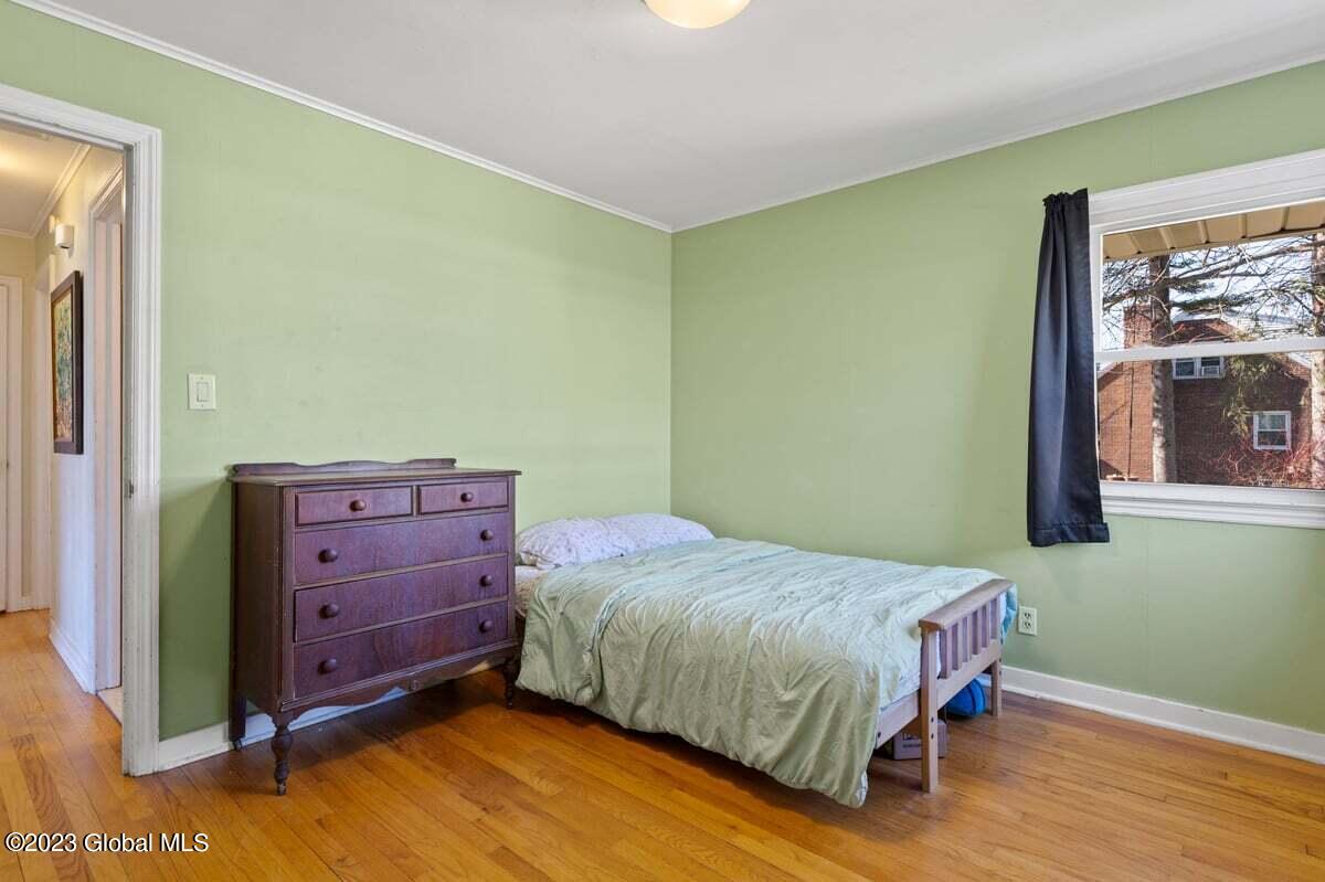 406 Hackett Boulevard Albany, NY 12208 - Photo 12 of 17 406 v's room 2