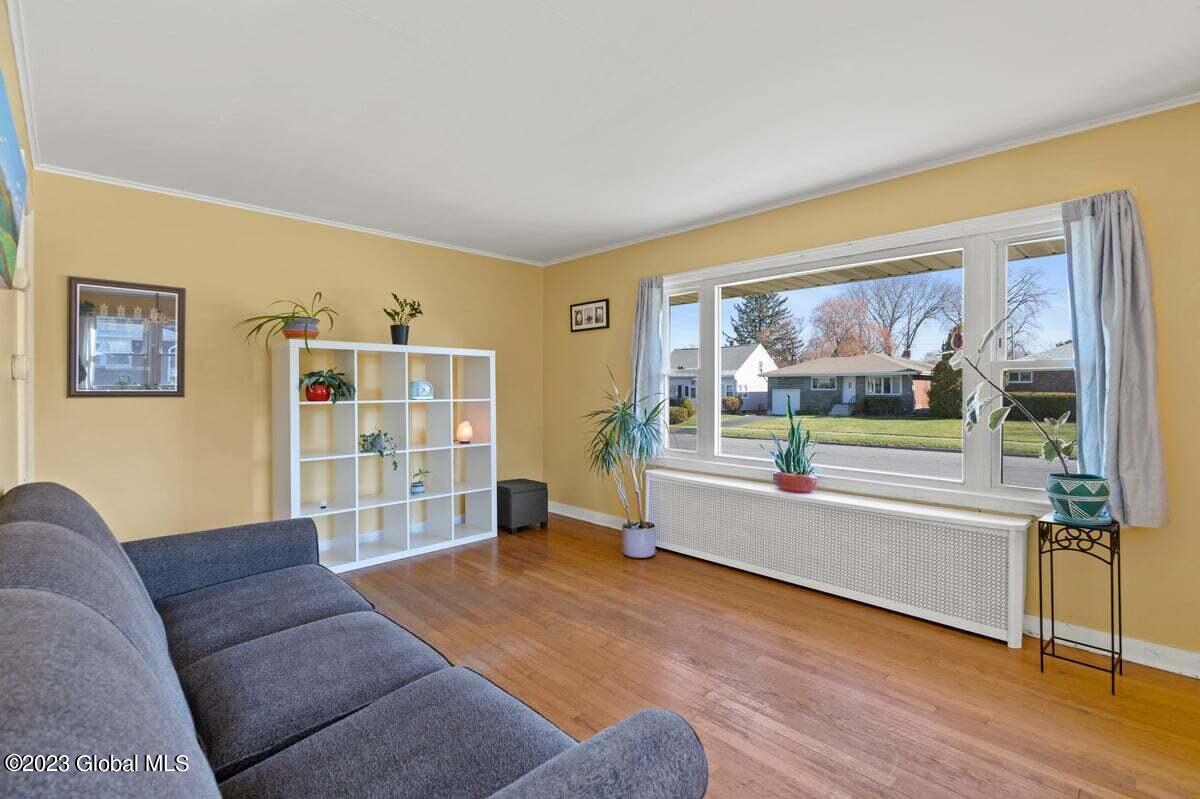 406 Hackett Boulevard Albany, NY 12208 - Photo 4 of 17 406 living 5