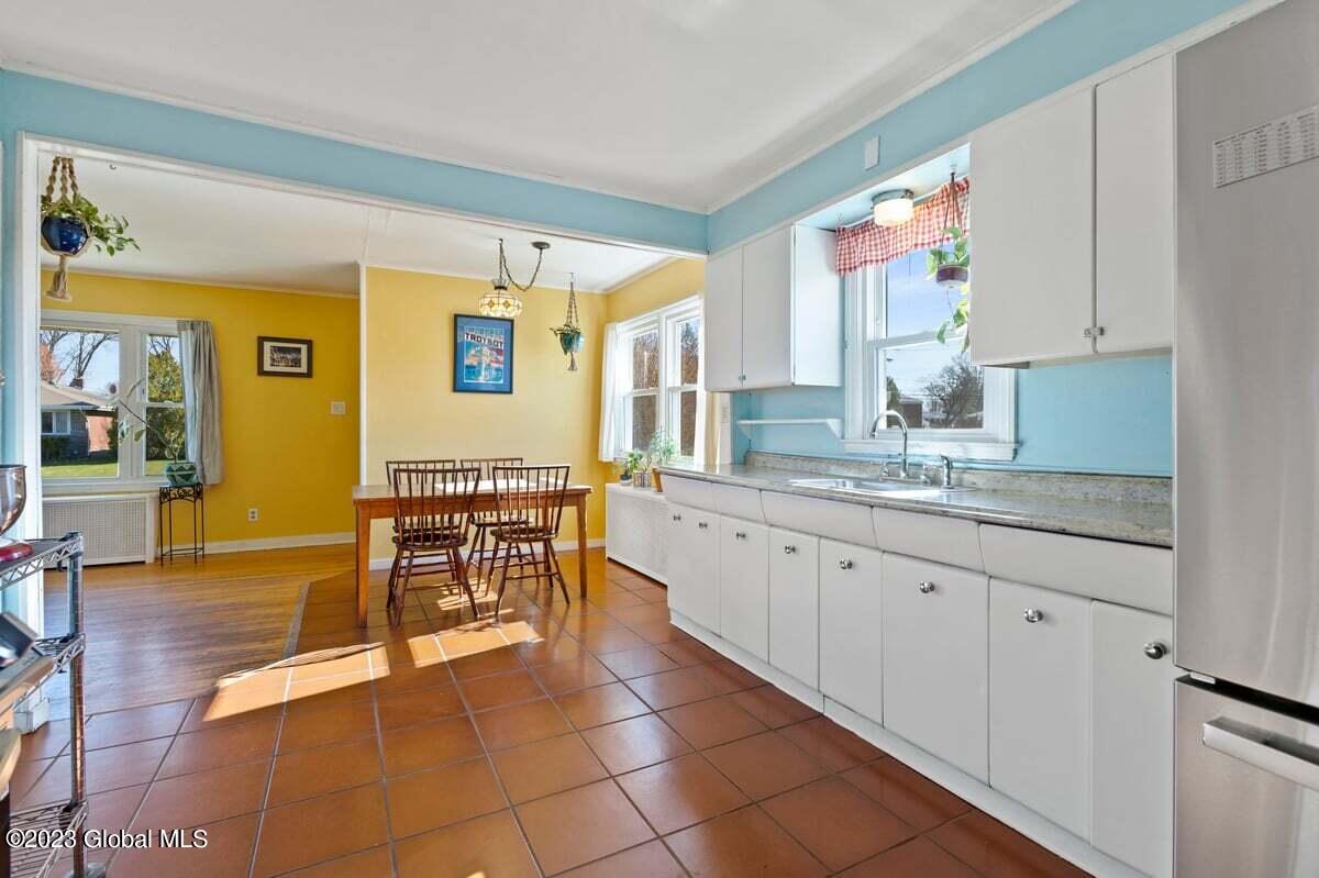 406 Hackett Boulevard Albany, NY 12208 - Photo 7 of 17 406 kitchen dining