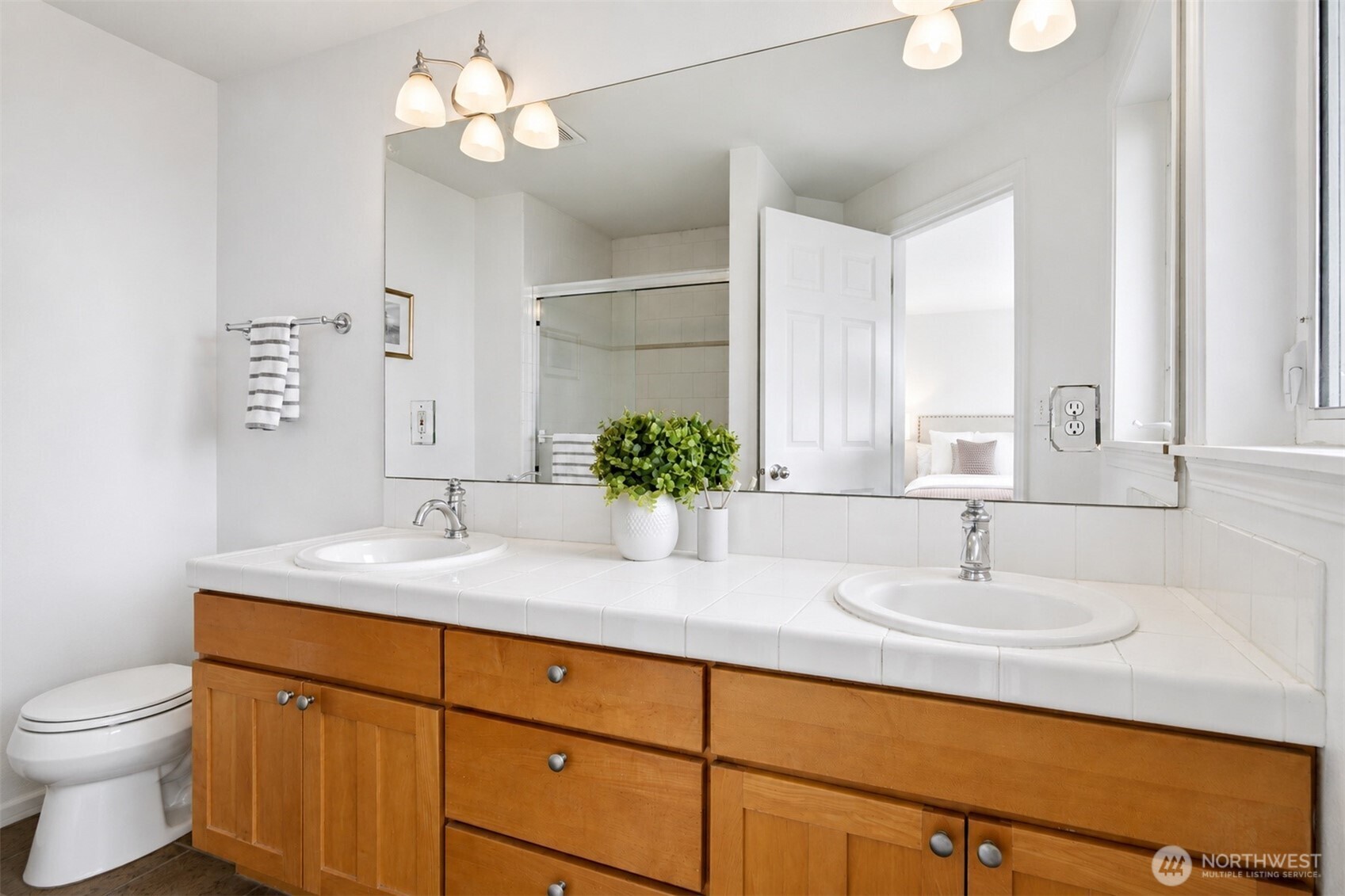 936 North 35th Street, Unit E Seattle, WA 98103 - Photo 16 of 25