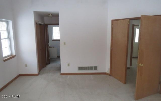 83 Oakenshield Drive Bushkill, PA 18371 - Photo 6 of 12