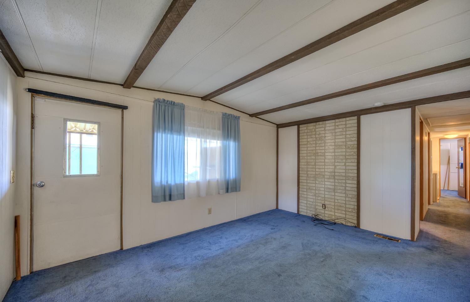 1272 Villa Avenue, Unit 24 Clovis, CA 93612 - Photo 13 of 21 an empty room with windows