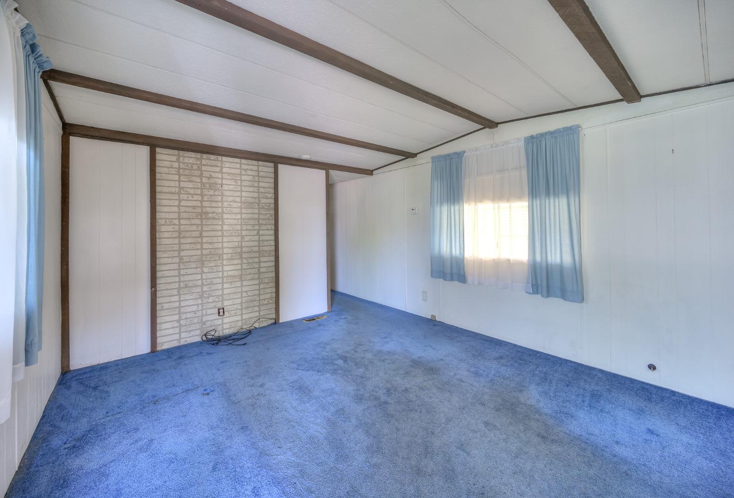 1272 Villa Avenue, Unit 24 Clovis, CA 93612 - Photo 7 of 21 an empty room with windows